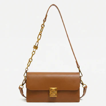 Signature Chain Bag – شنطة  سيجنتشر بسلسلة جانبية