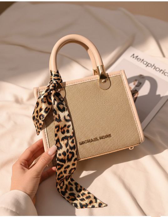 Mini Tote Bag بلمسة سكارف حريري – وردي