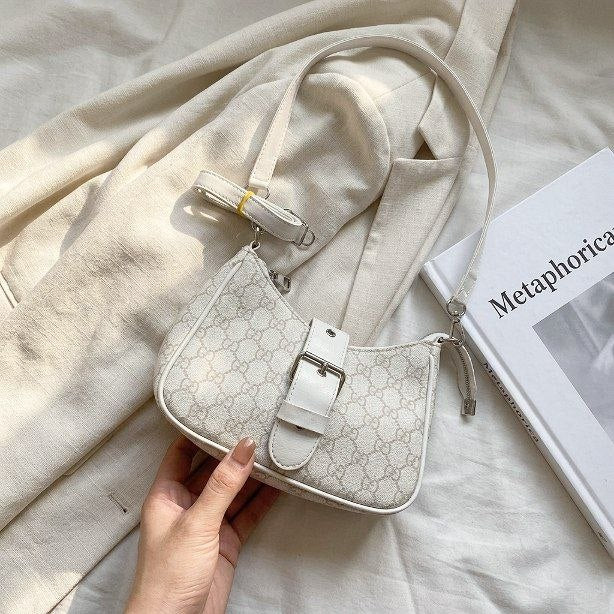 شنطة كروس بودي بطبعة مونوغرام كلاسيكية وتفاصيل جلدية | Monogram Crossbody Bag — Classic Print with Leather Details